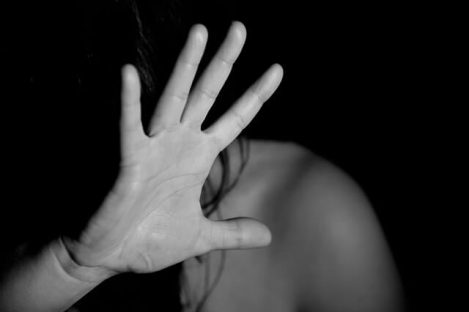 hand-domestic-violence-man-woman-myth